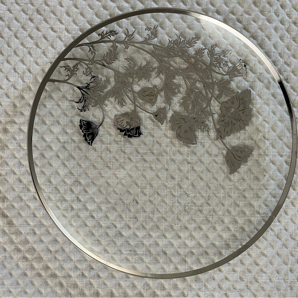 Silver City Glass Co. round serving tray. - Picture 1 of 2